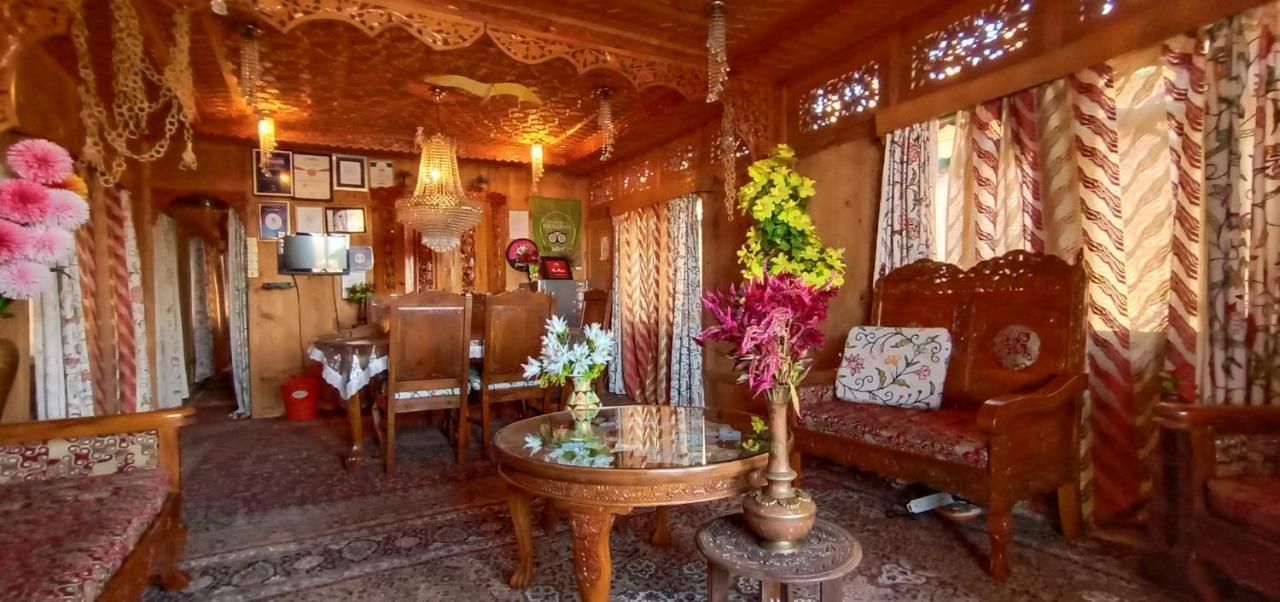 Houseboat New Suzan Hotel Srinagar  Exterior photo