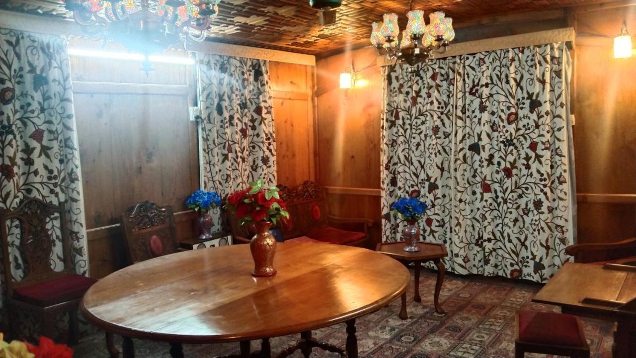 Houseboat New Suzan Hotel Srinagar  Exterior photo